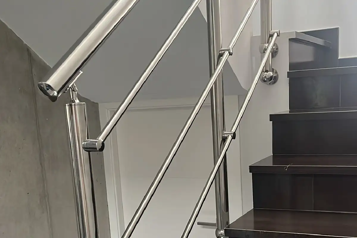 Trabajo de cerrajería en hierro y acero inoxidable 16