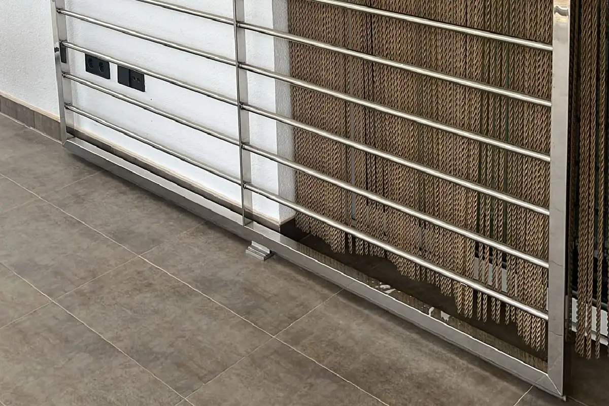 Trabajo de cerrajería en hierro y acero inoxidable 19