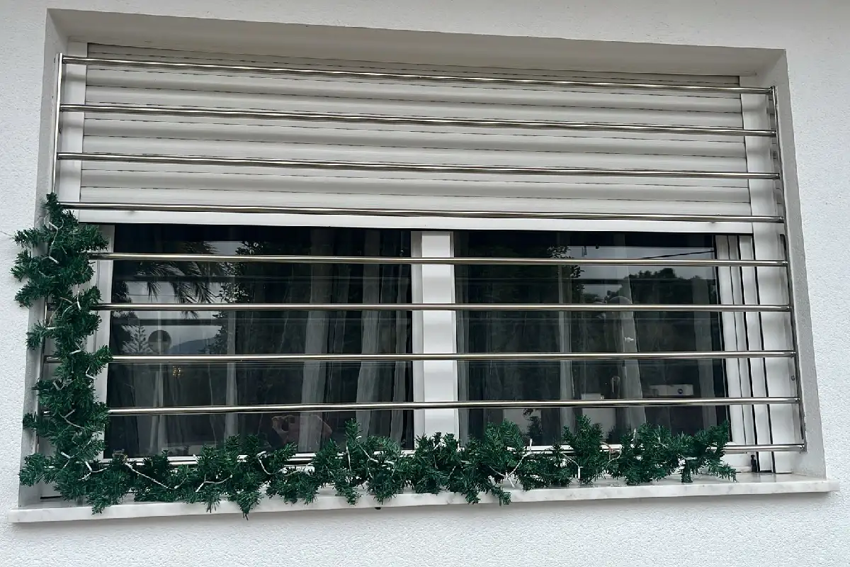 Trabajo de cerrajería en hierro y acero inoxidable 20